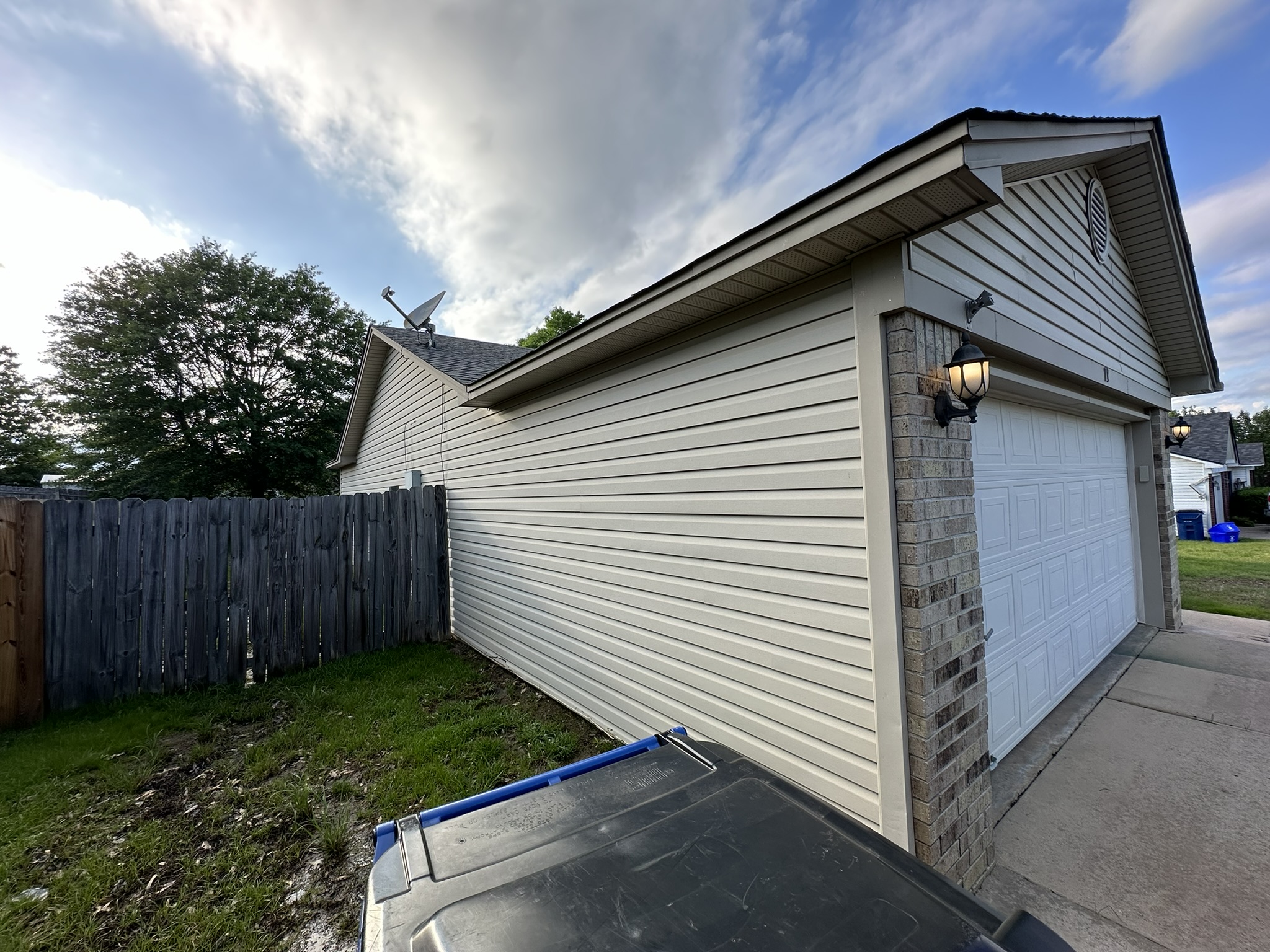 Siding repair and installation in Maumelle AR by Pristine Roofing and Renovations